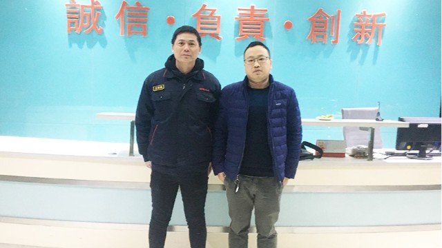 油機(jī)客戶(hù)合影