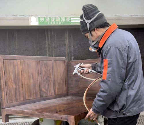家具廠噴漆圖